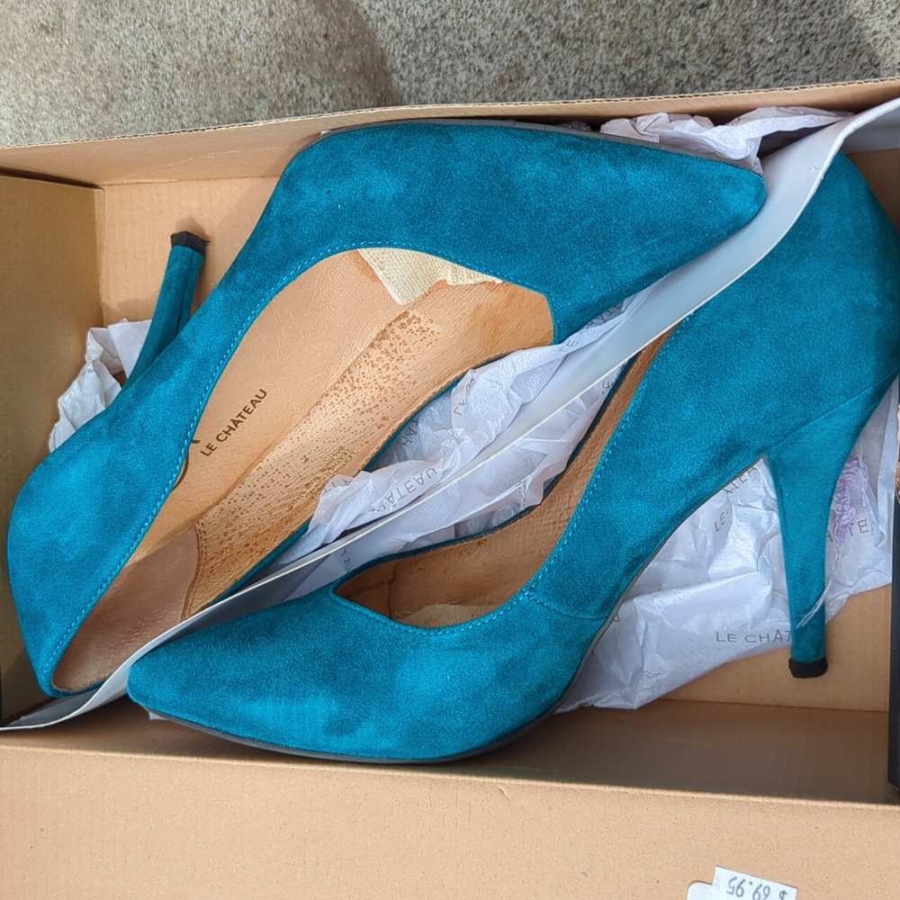 Le Chateau teal heels